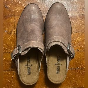 Minnetonka Mules size 6